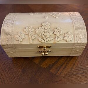 Vintage Cream Victorian/Art Nouveau Jewelry Box with Intricate Floral Butterfly